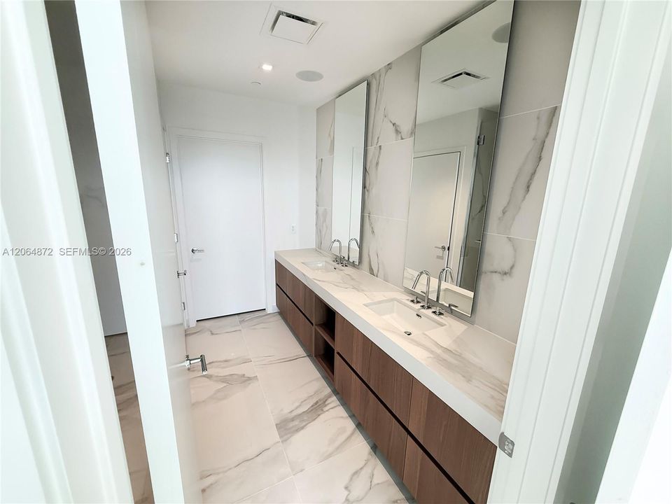 For Sale: $2,195,000 (2 beds, 3 baths, 1819 Square Feet)