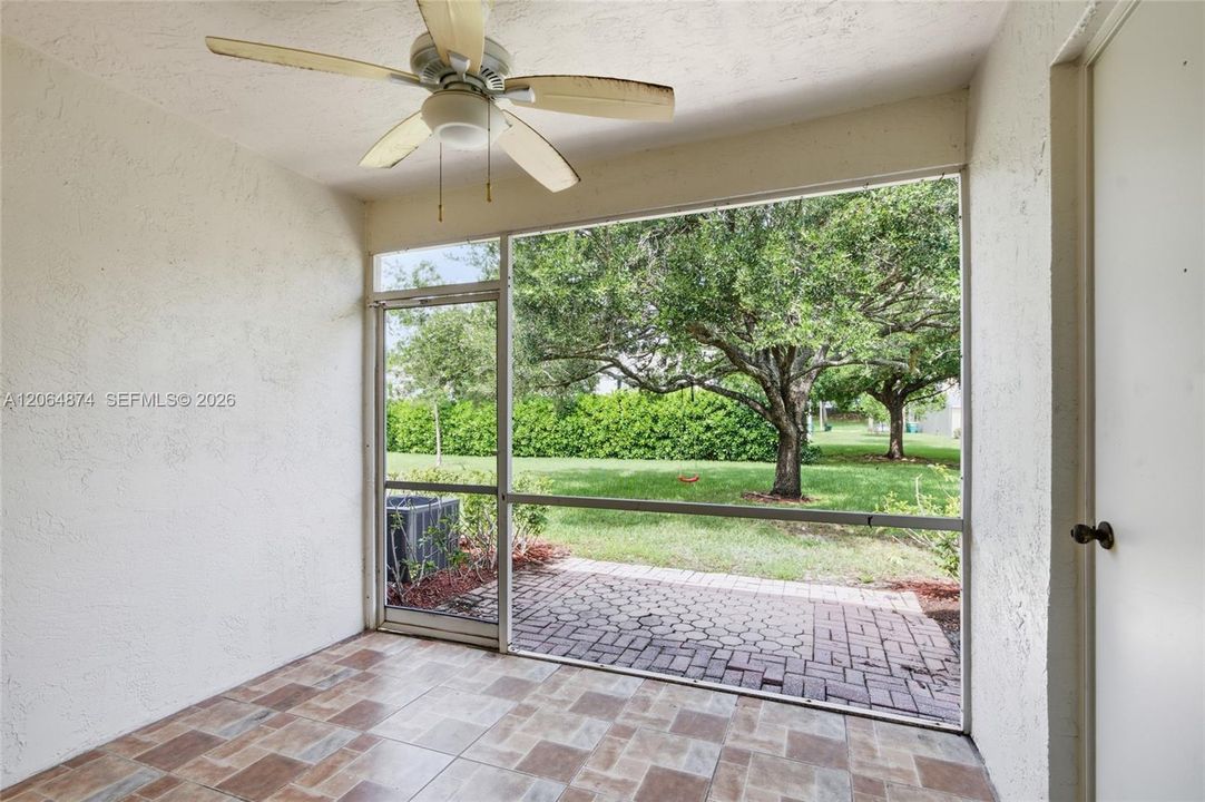 For Sale: $345,000 (2 beds, 2 baths, 1110 Square Feet)