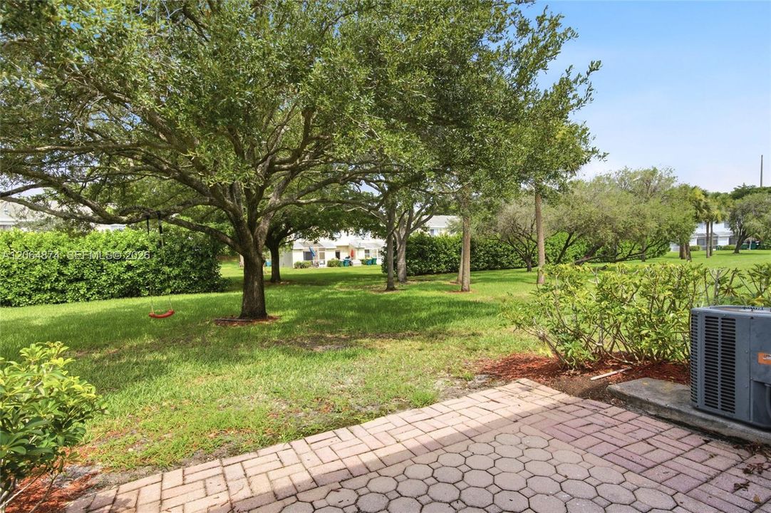 For Sale: $345,000 (2 beds, 2 baths, 1110 Square Feet)