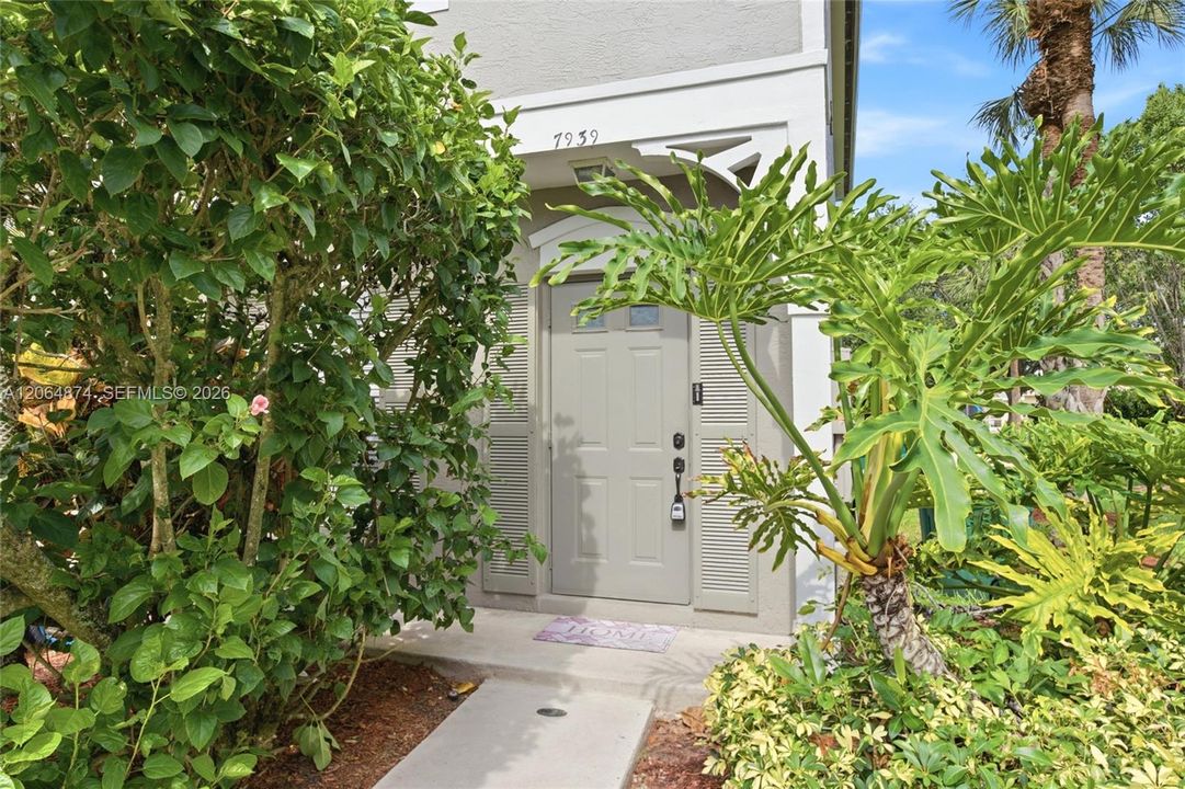 For Sale: $345,000 (2 beds, 2 baths, 1110 Square Feet)