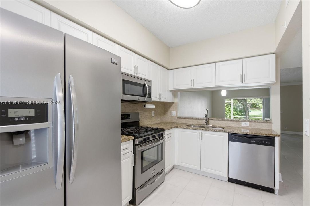 For Sale: $345,000 (2 beds, 2 baths, 1110 Square Feet)
