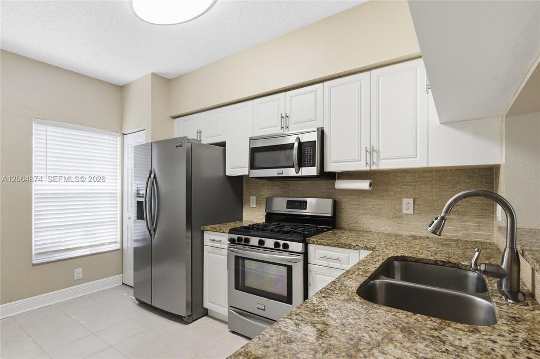 For Sale: $345,000 (2 beds, 2 baths, 1110 Square Feet)