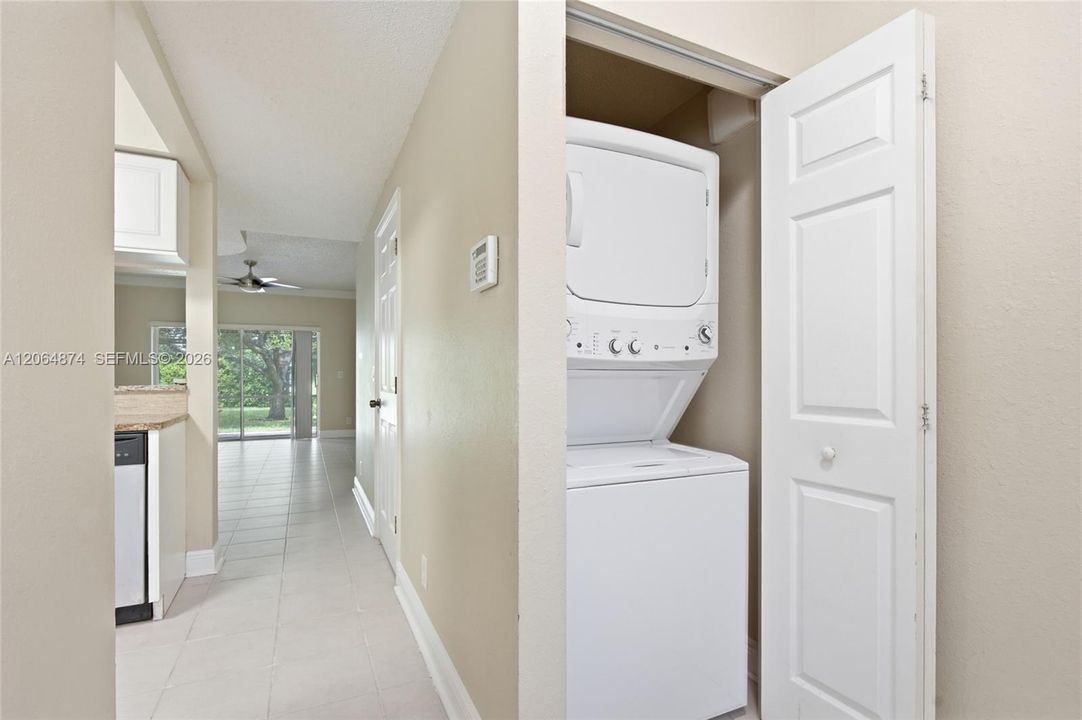For Sale: $345,000 (2 beds, 2 baths, 1110 Square Feet)