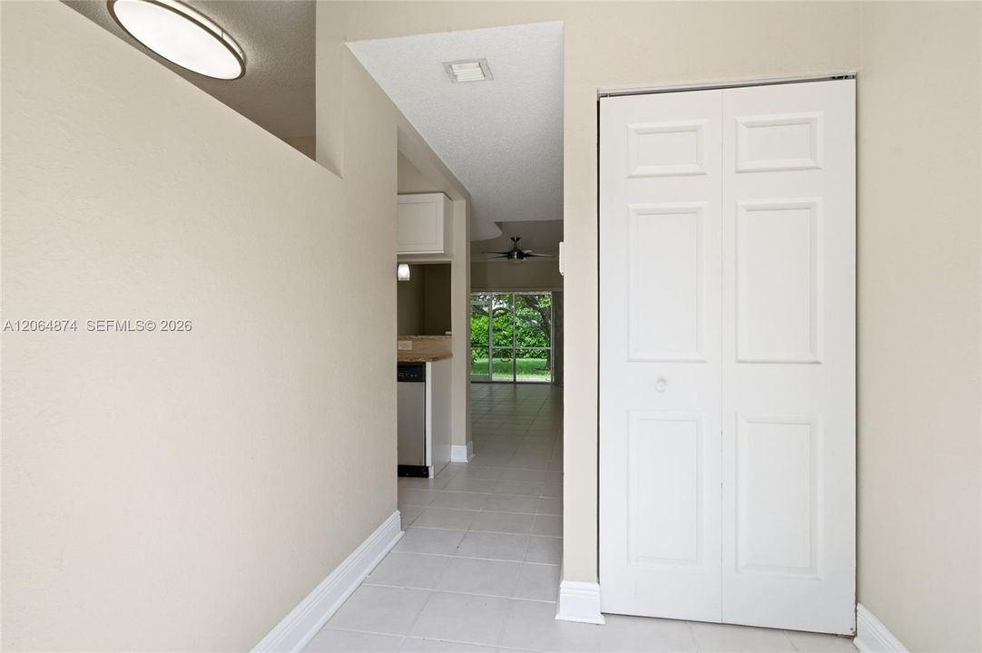 For Sale: $345,000 (2 beds, 2 baths, 1110 Square Feet)