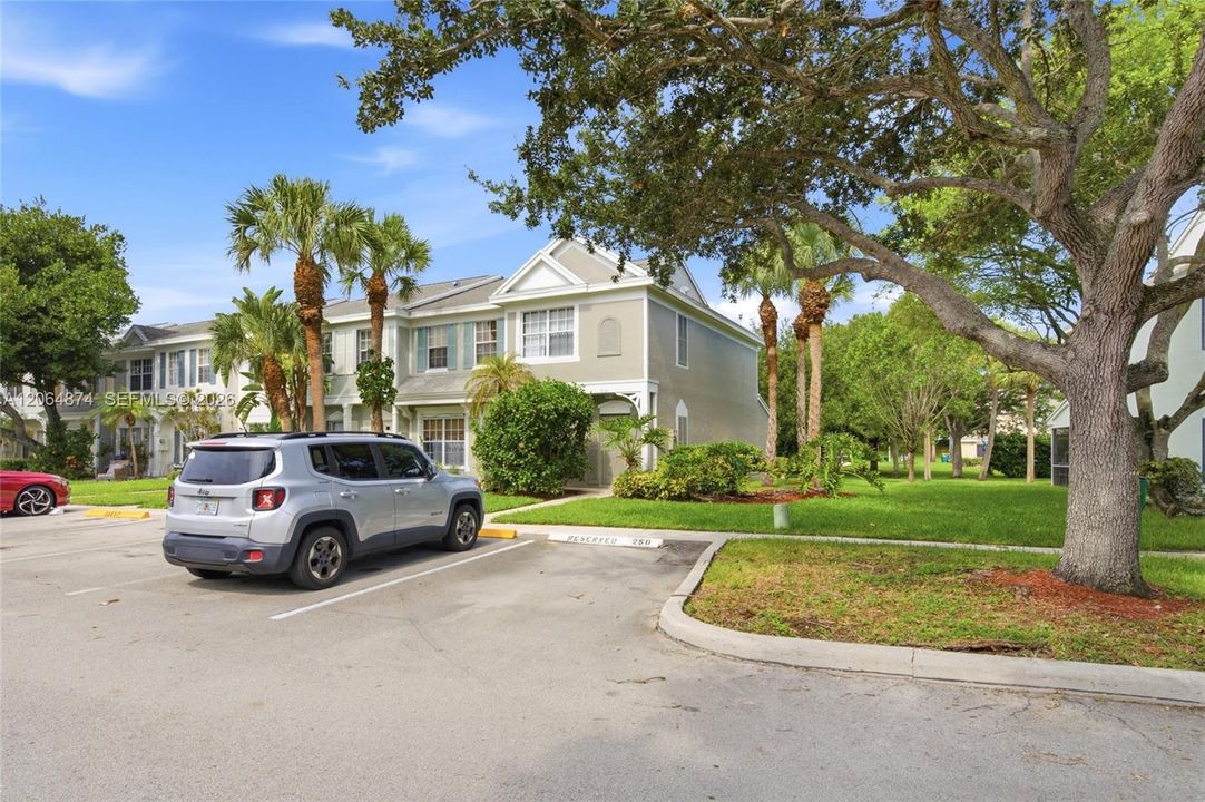 For Sale: $345,000 (2 beds, 2 baths, 1110 Square Feet)