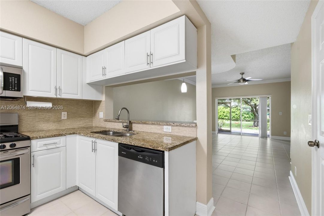 For Sale: $345,000 (2 beds, 2 baths, 1110 Square Feet)