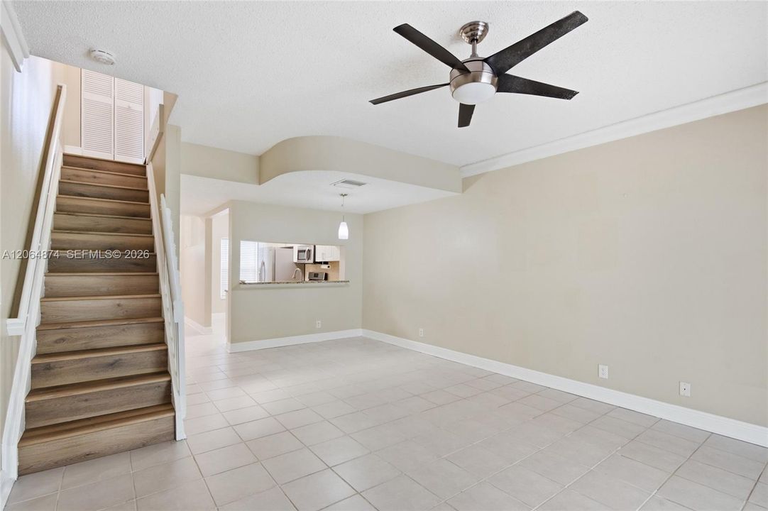 For Sale: $345,000 (2 beds, 2 baths, 1110 Square Feet)