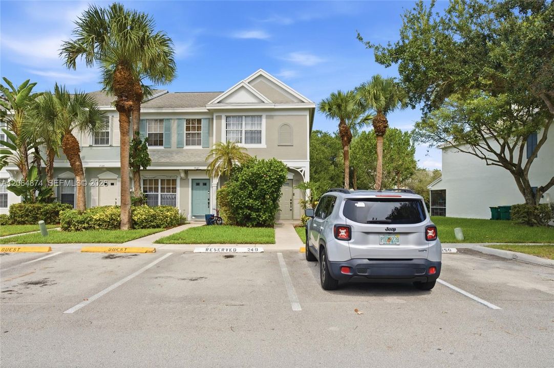 For Sale: $345,000 (2 beds, 2 baths, 1110 Square Feet)