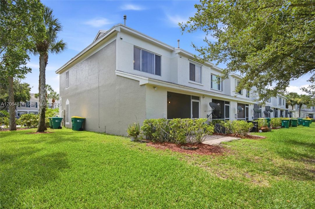 For Sale: $345,000 (2 beds, 2 baths, 1110 Square Feet)
