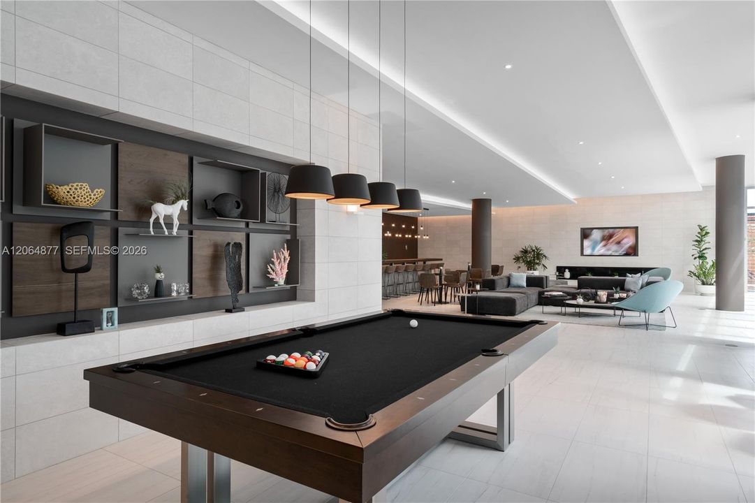 For Rent: $3,650 (1 beds, 1 baths, 728 Square Feet)