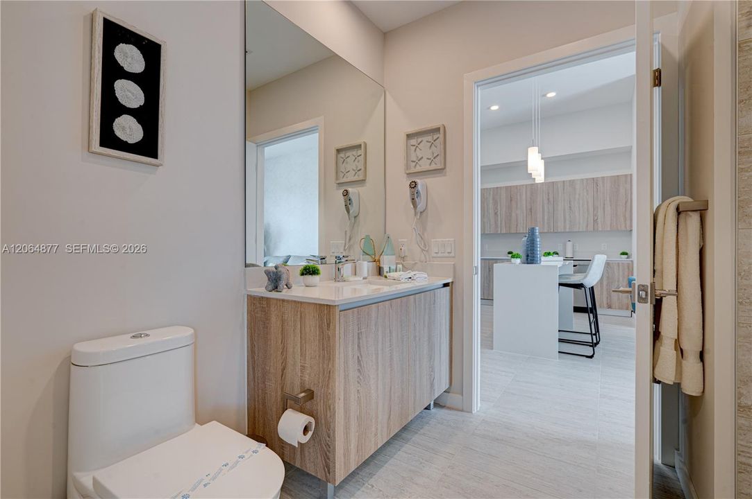 For Rent: $3,650 (1 beds, 1 baths, 728 Square Feet)