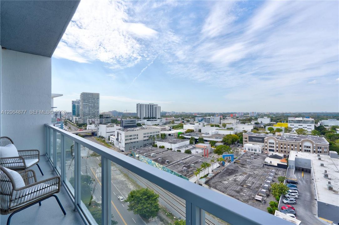 For Rent: $3,650 (1 beds, 1 baths, 728 Square Feet)