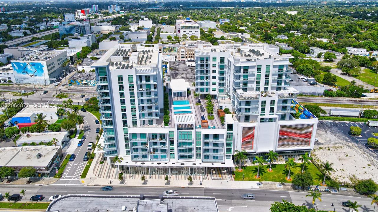 For Rent: $3,650 (1 beds, 1 baths, 728 Square Feet)