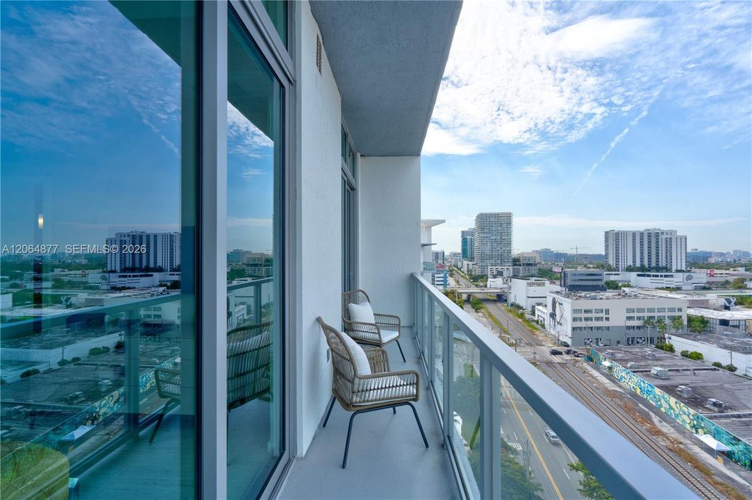 For Rent: $3,650 (1 beds, 1 baths, 728 Square Feet)