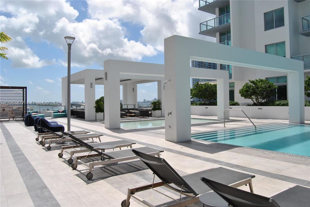 For Rent: $3,650 (1 beds, 1 baths, 728 Square Feet)