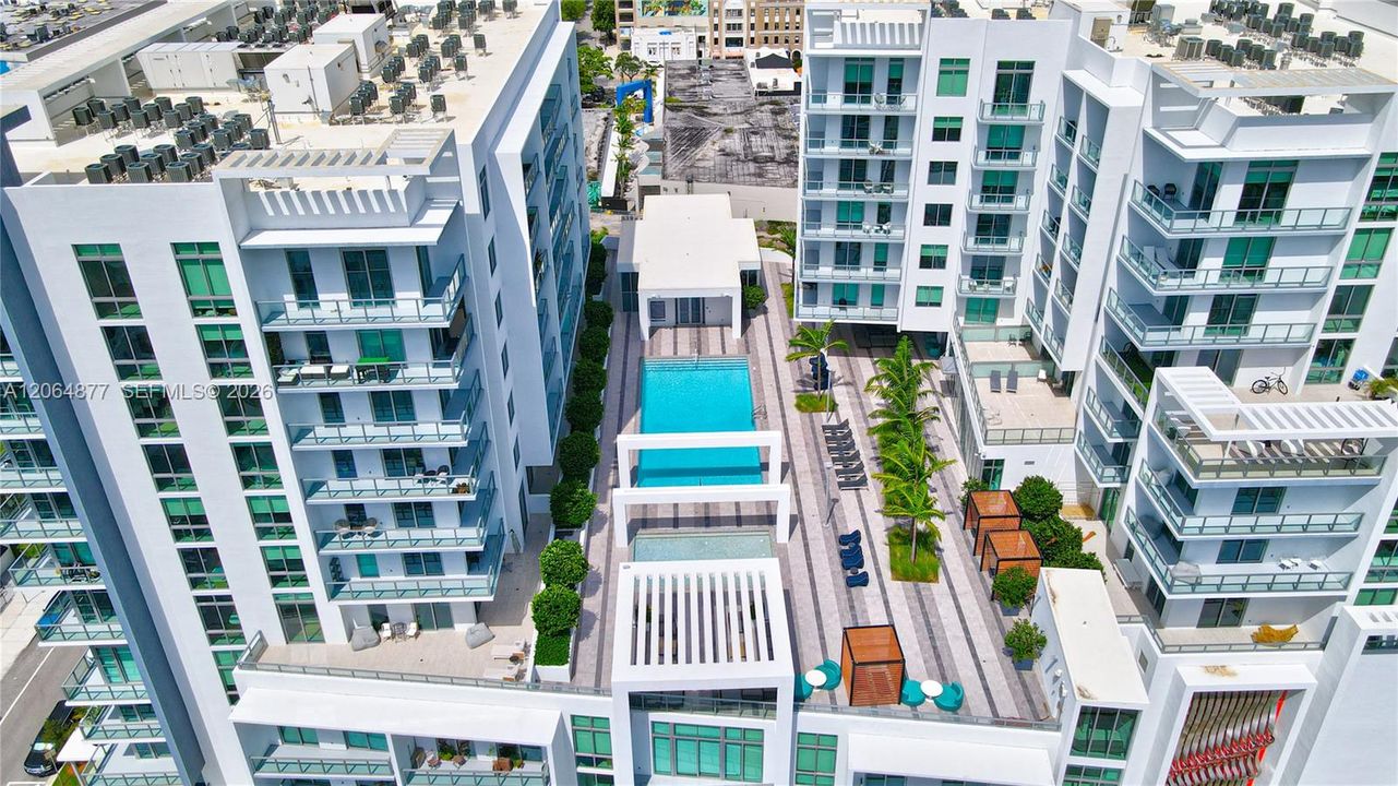 For Rent: $3,650 (1 beds, 1 baths, 728 Square Feet)