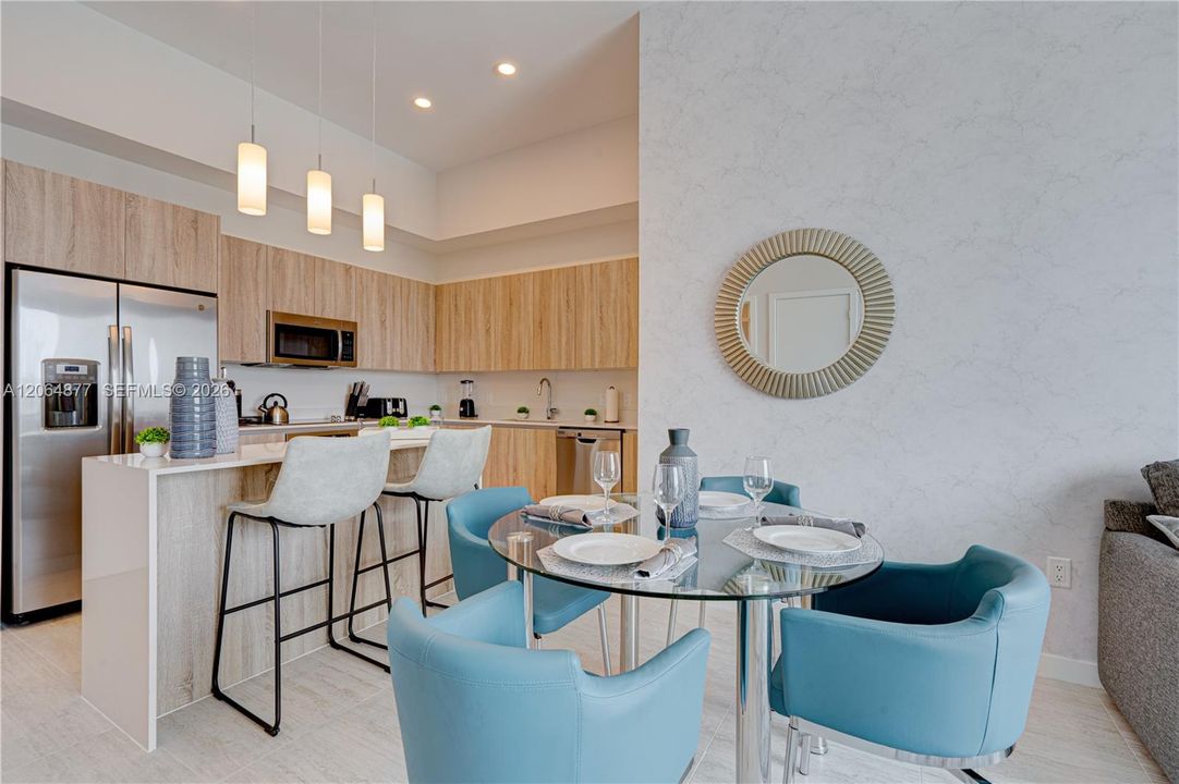 For Rent: $3,650 (1 beds, 1 baths, 728 Square Feet)