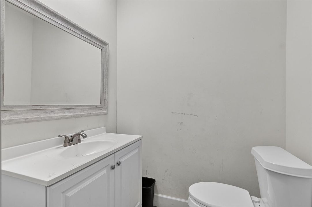 9404 NW 37th Ct _006