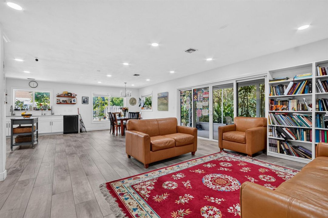 9404 NW 37th Ct _008