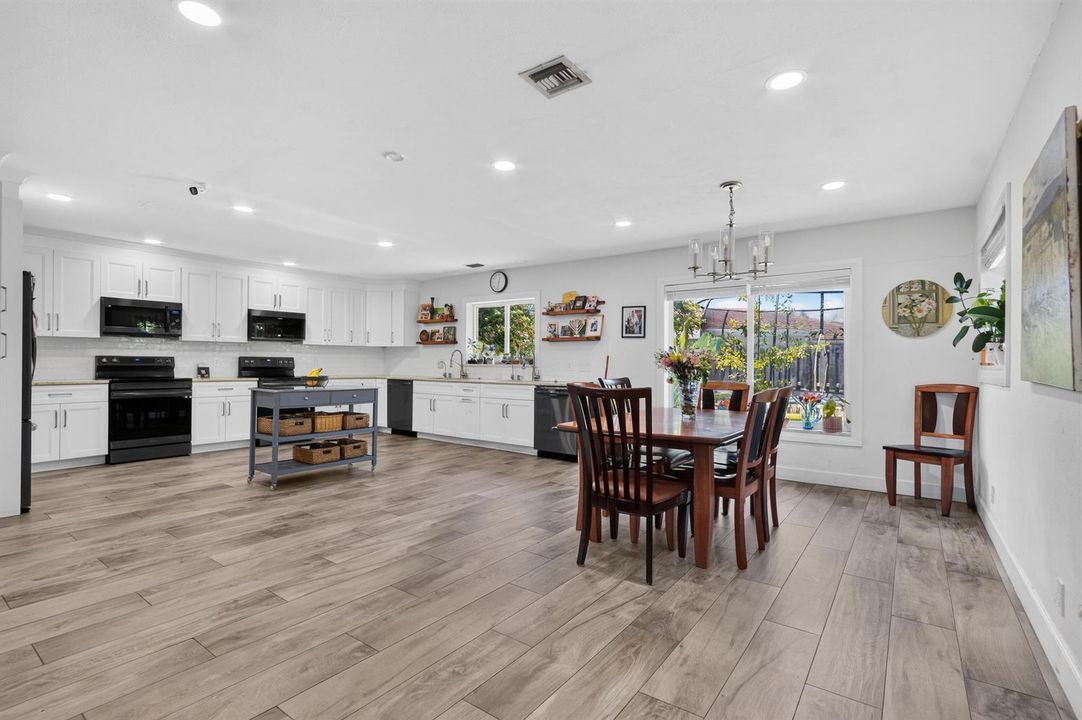9404 NW 37th Ct _014