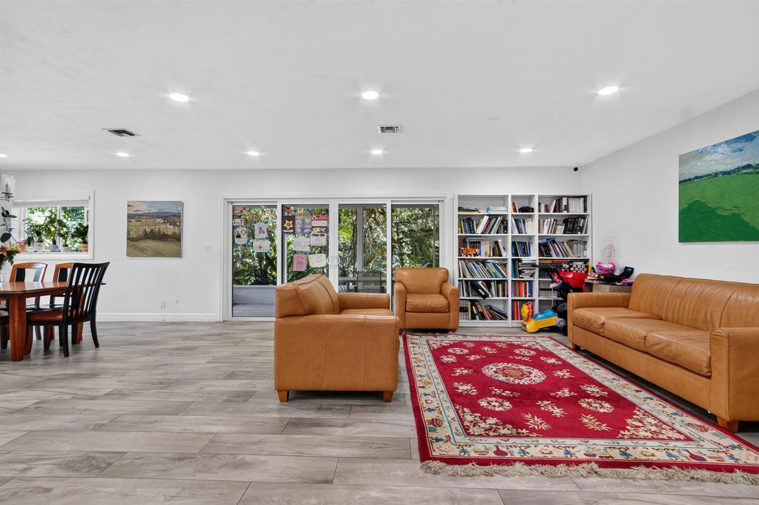 9404 NW 37th Ct _007