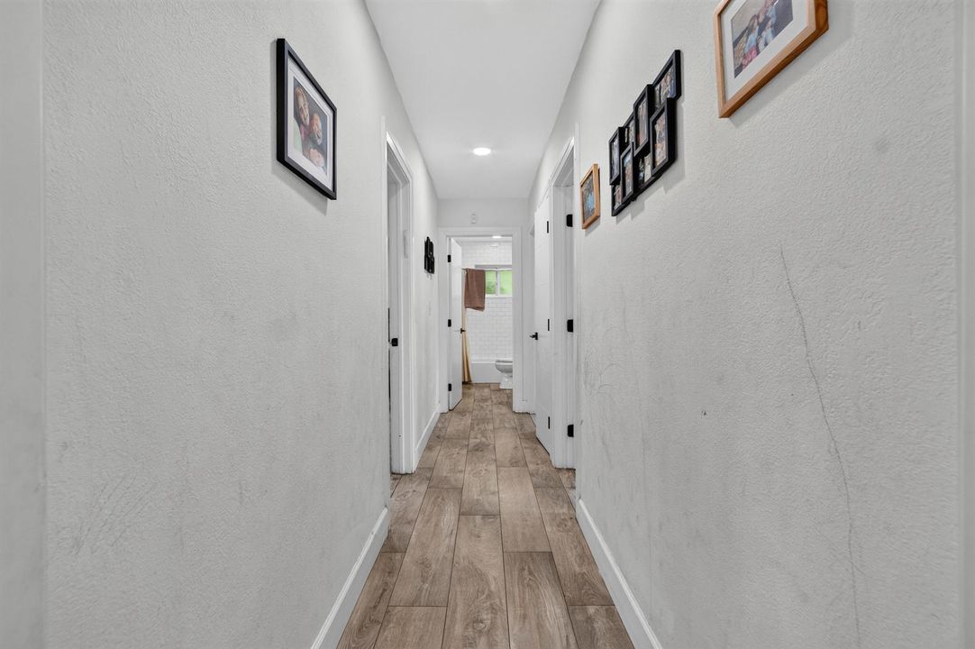 9404 NW 37th Ct _019
