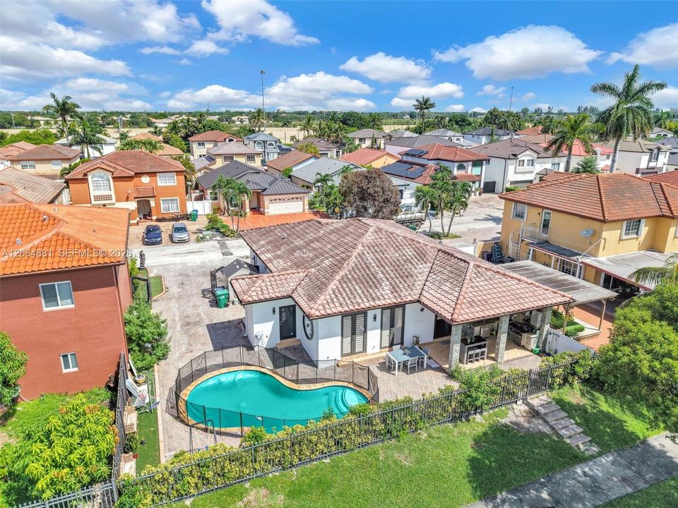 For Sale: $850,000 (4 beds, 3 baths, 2079 Square Feet)