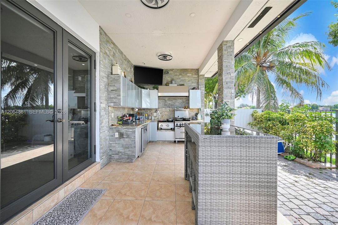 For Sale: $850,000 (4 beds, 3 baths, 2079 Square Feet)