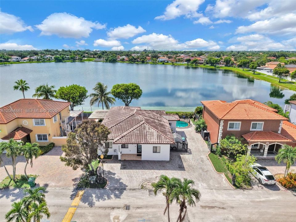 For Sale: $850,000 (4 beds, 3 baths, 2079 Square Feet)