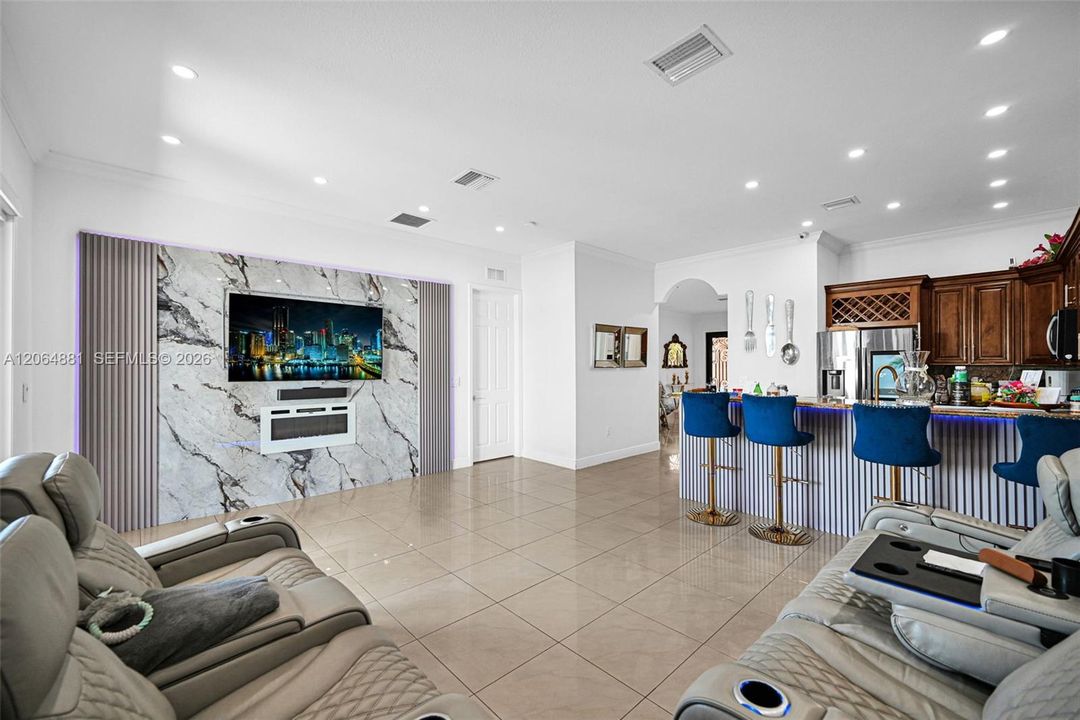 For Sale: $850,000 (4 beds, 3 baths, 2079 Square Feet)