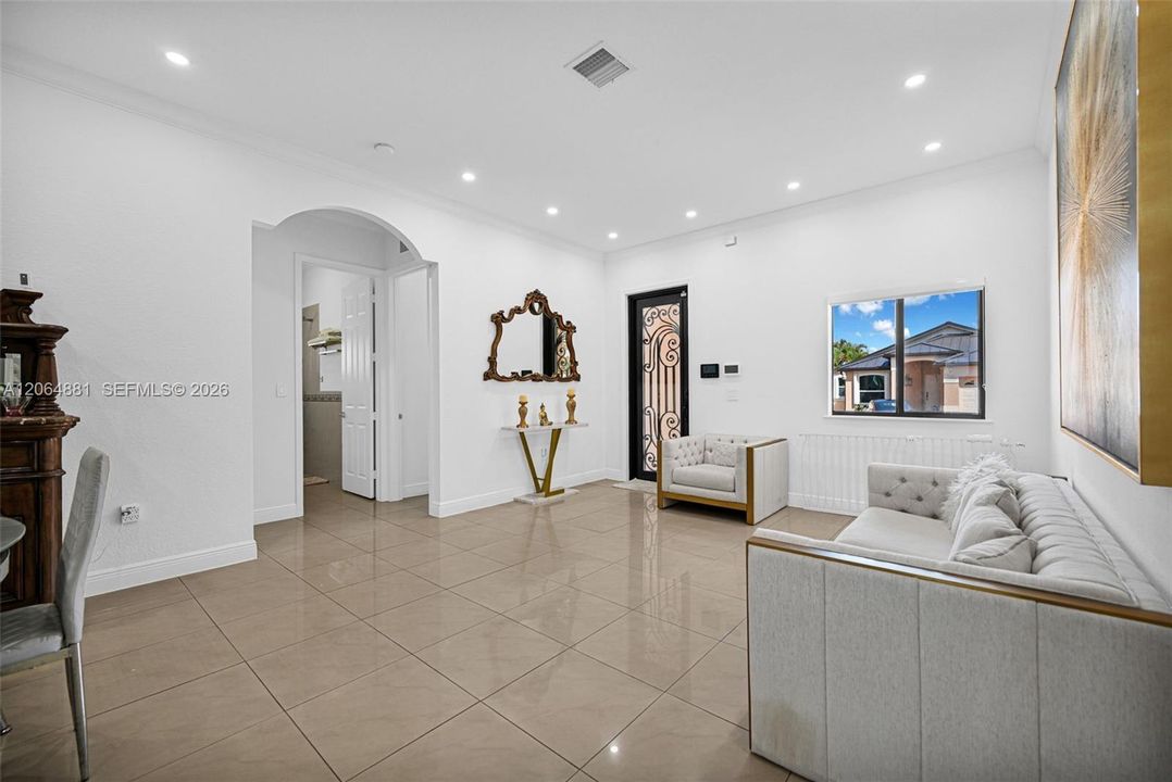 For Sale: $850,000 (4 beds, 3 baths, 2079 Square Feet)