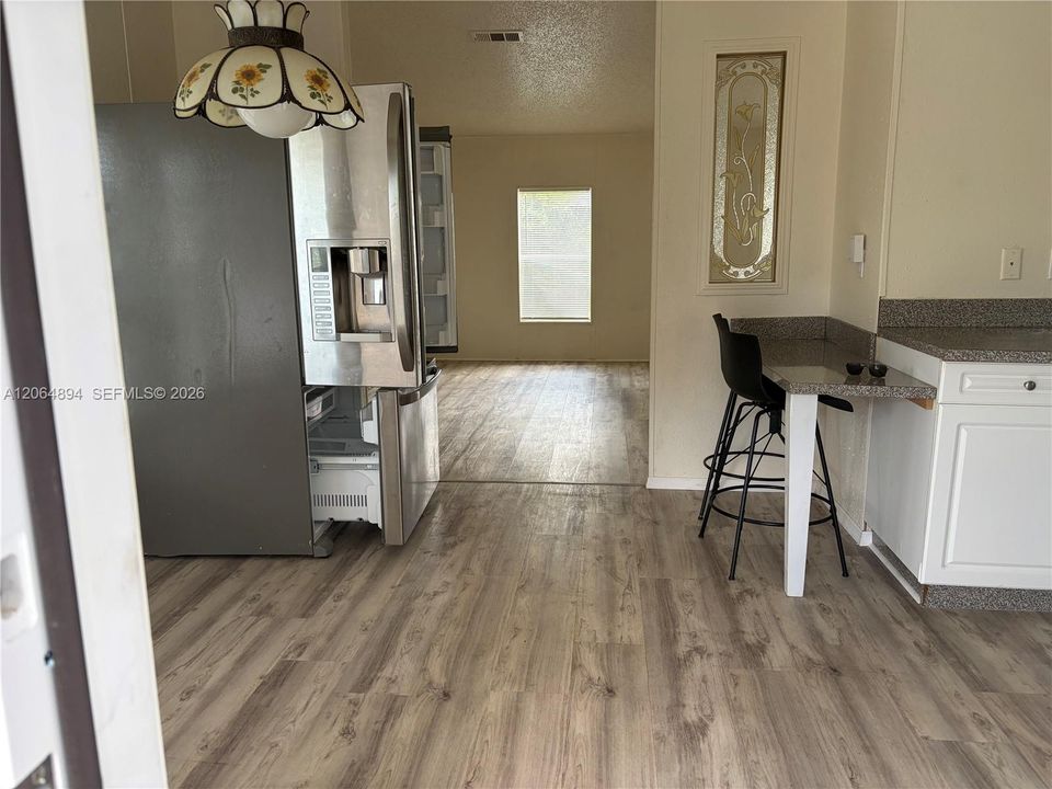 For Sale: $225,000 (2 beds, 2 baths, 1170 Square Feet)