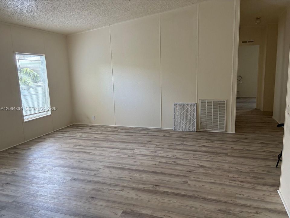 For Sale: $225,000 (2 beds, 2 baths, 1170 Square Feet)