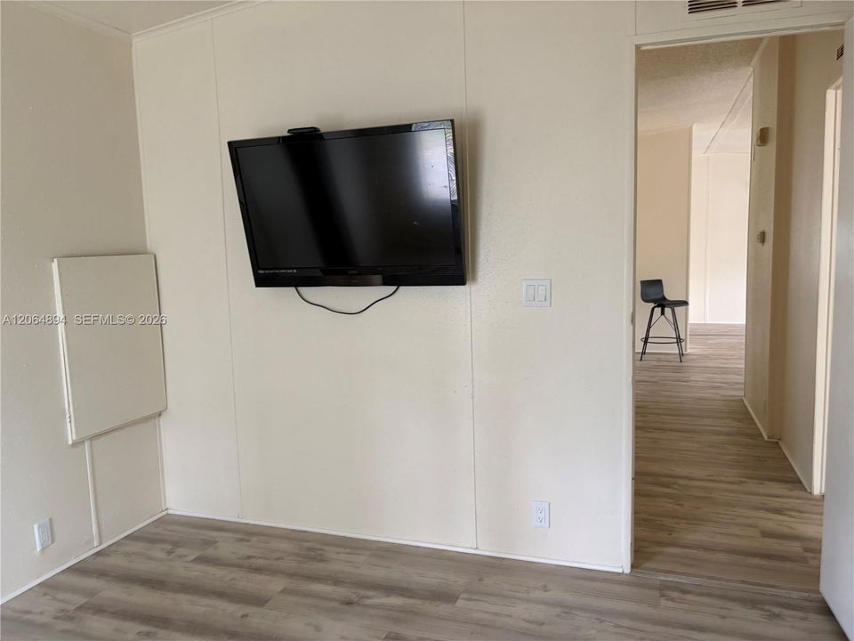For Sale: $225,000 (2 beds, 2 baths, 1170 Square Feet)