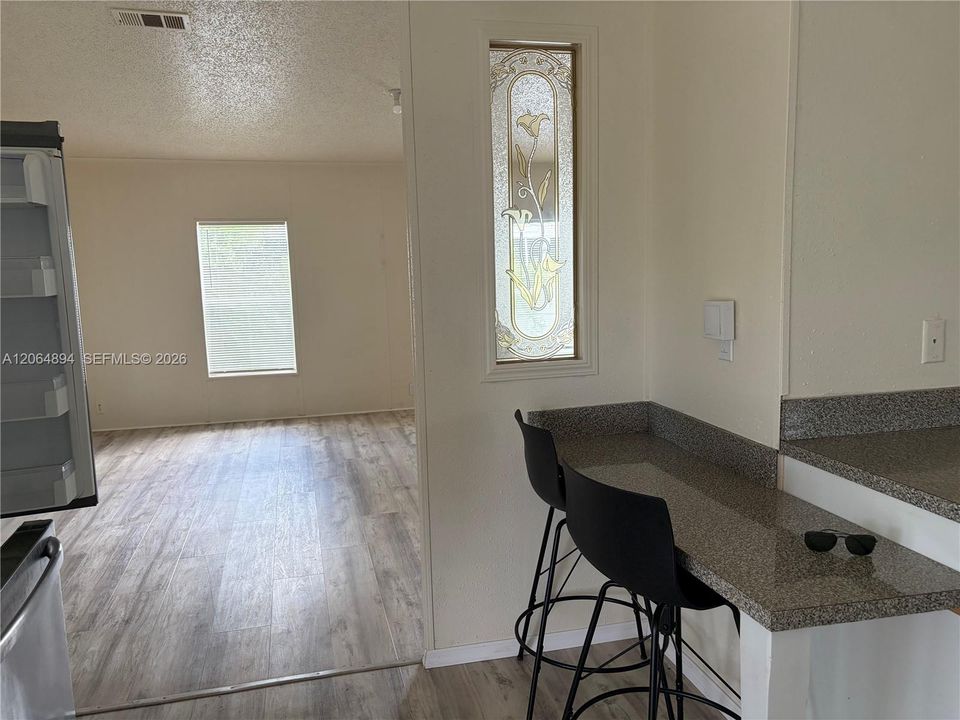 For Sale: $225,000 (2 beds, 2 baths, 1170 Square Feet)
