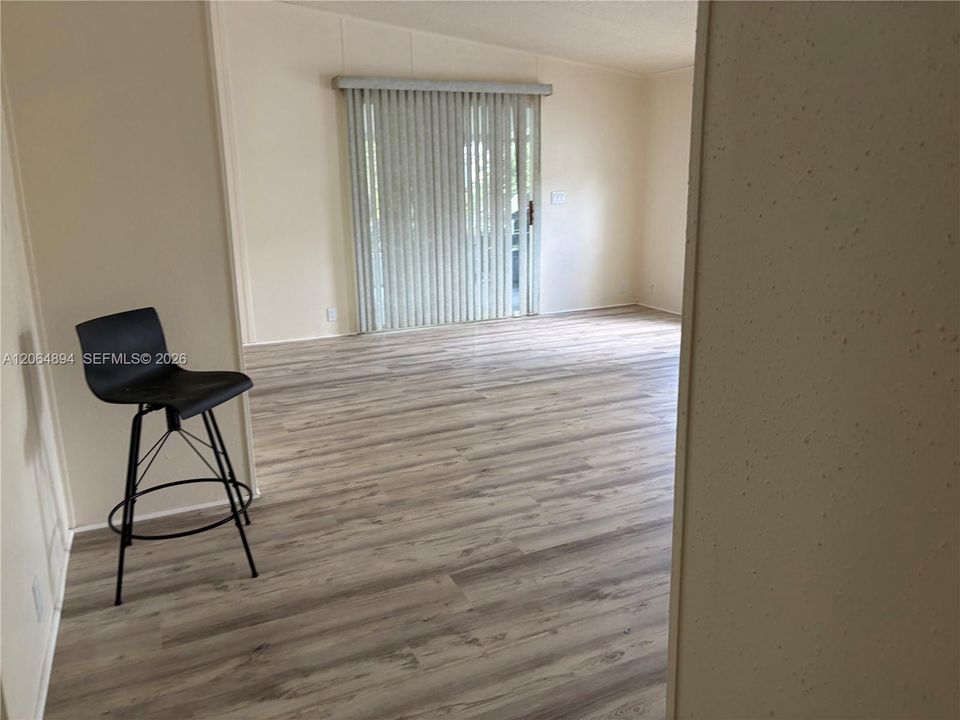 For Sale: $225,000 (2 beds, 2 baths, 1170 Square Feet)