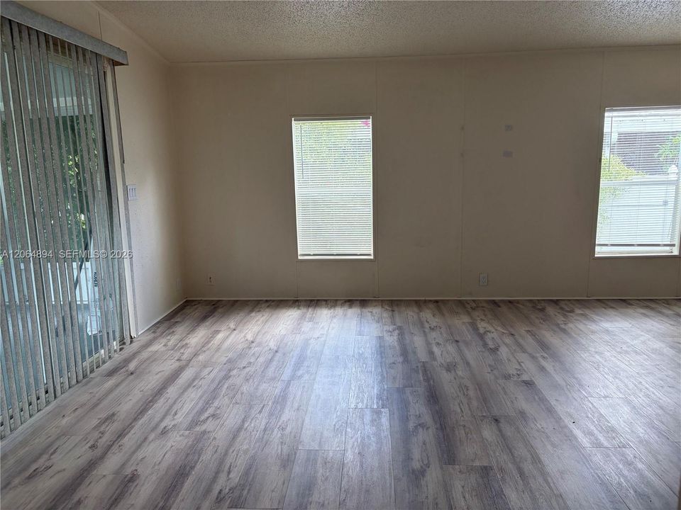 For Sale: $225,000 (2 beds, 2 baths, 1170 Square Feet)
