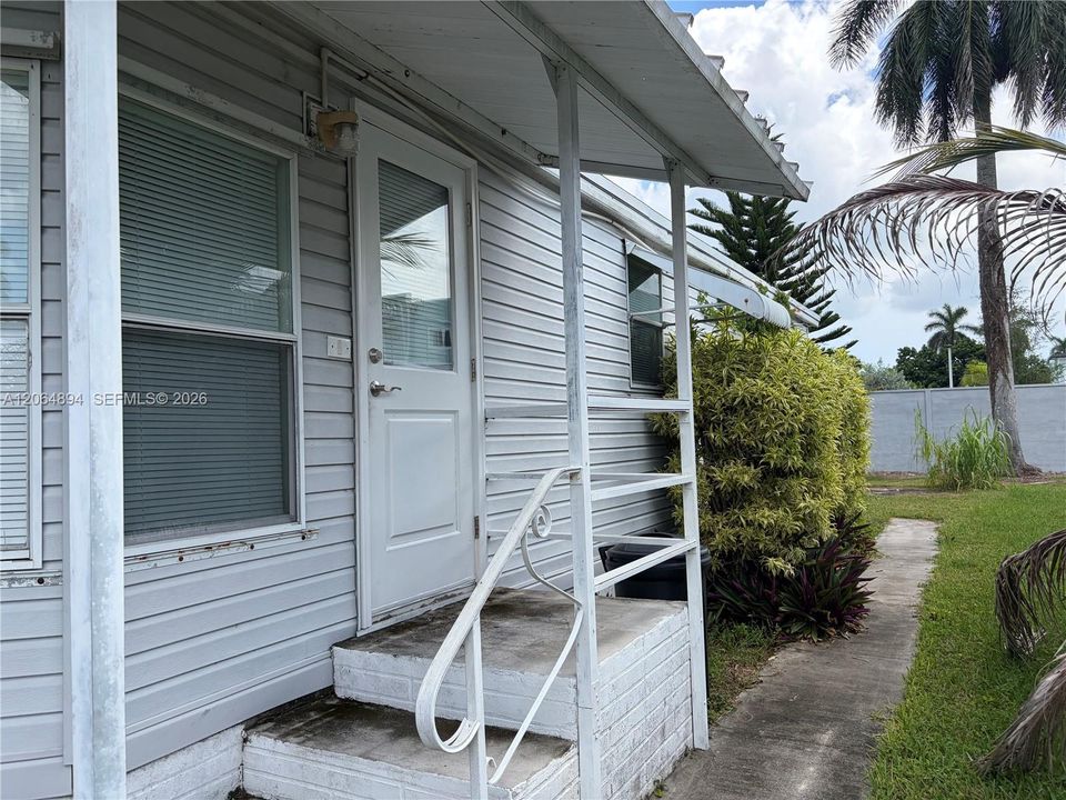 For Sale: $225,000 (2 beds, 2 baths, 1170 Square Feet)