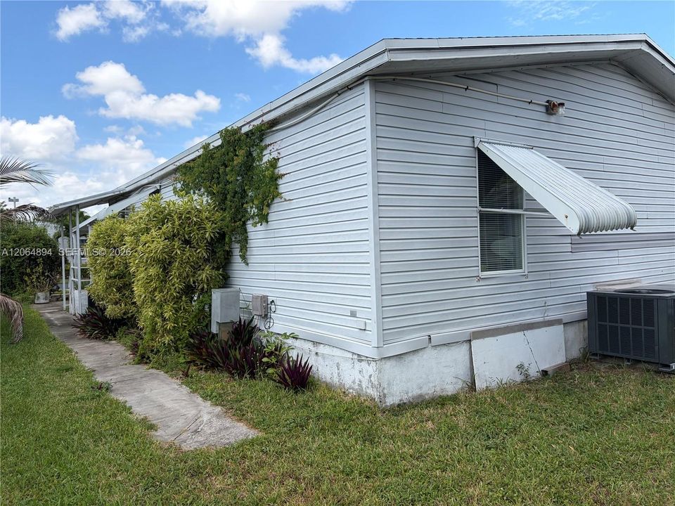 En Venta: $215,000 (2 camas, 2 baños, 1170 Pies cuadrados)