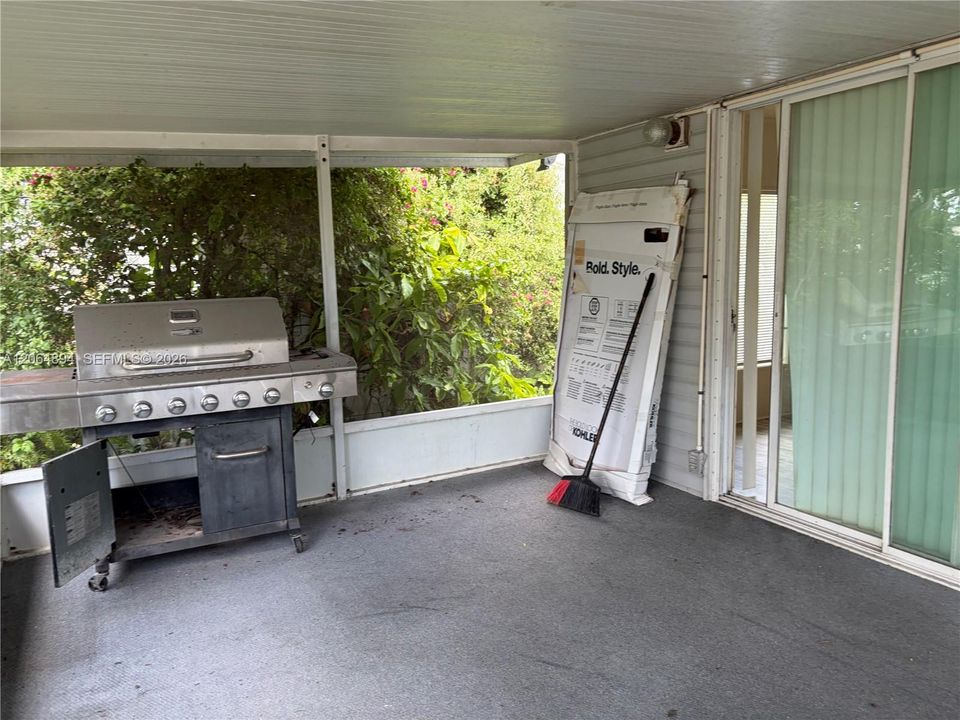 For Sale: $225,000 (2 beds, 2 baths, 1170 Square Feet)