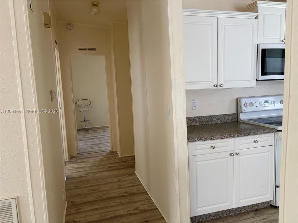 For Sale: $225,000 (2 beds, 2 baths, 1170 Square Feet)