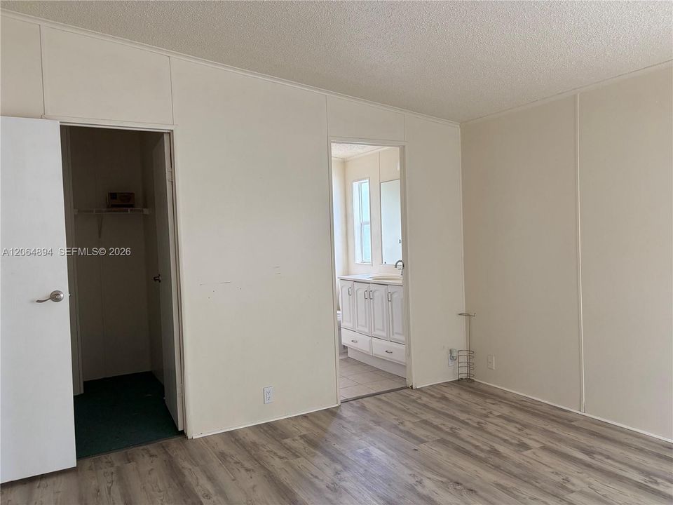For Sale: $225,000 (2 beds, 2 baths, 1170 Square Feet)