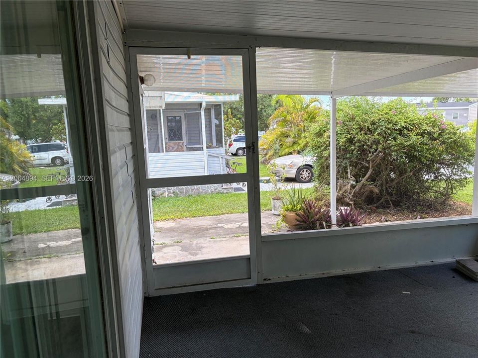 For Sale: $225,000 (2 beds, 2 baths, 1170 Square Feet)