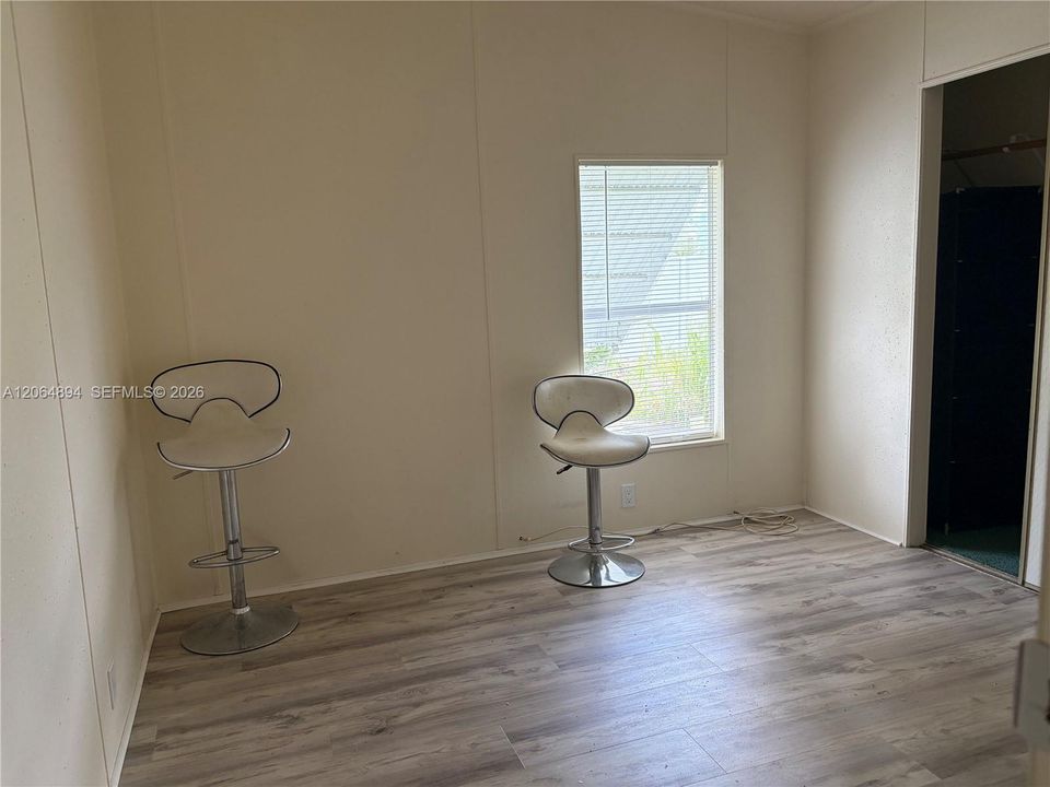 For Sale: $225,000 (2 beds, 2 baths, 1170 Square Feet)