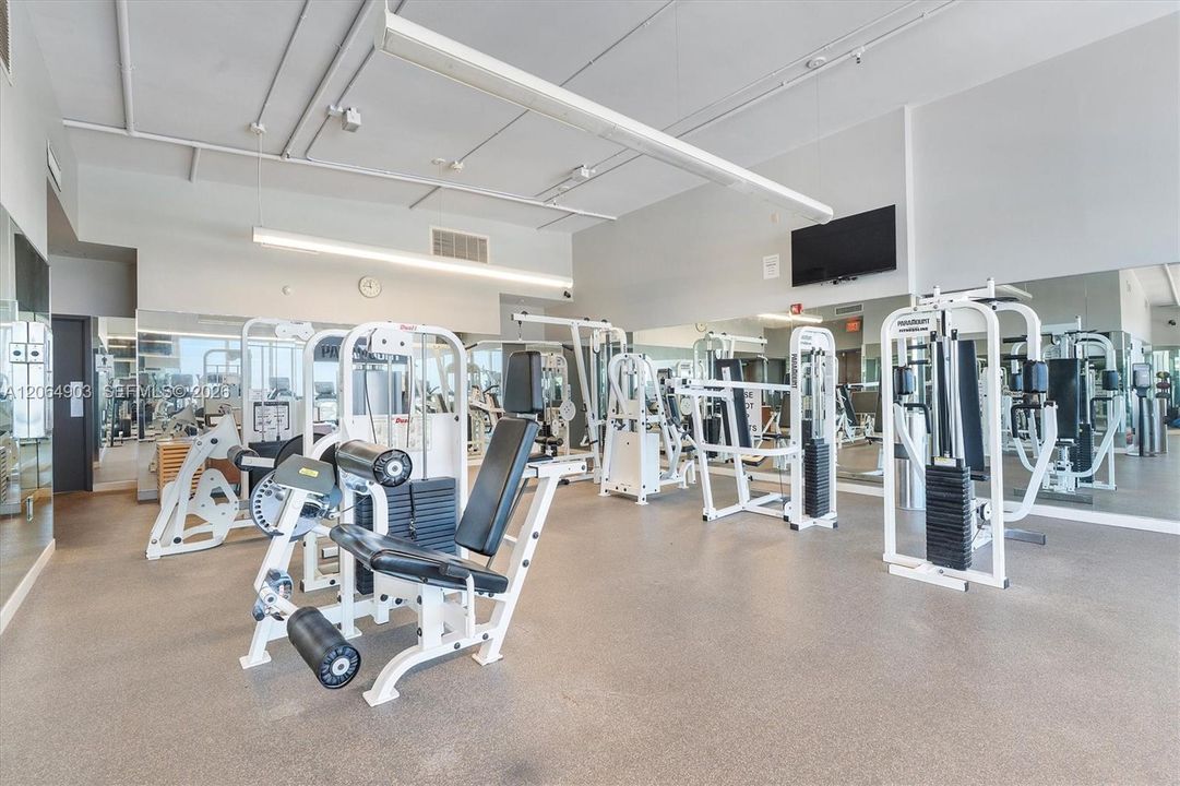 For Sale: $750,000 (1 beds, 1 baths, 693 Square Feet)