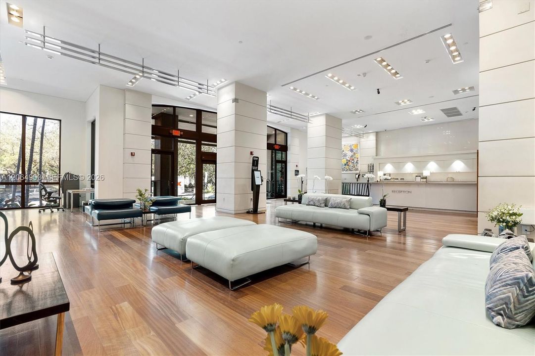 For Sale: $750,000 (1 beds, 1 baths, 693 Square Feet)