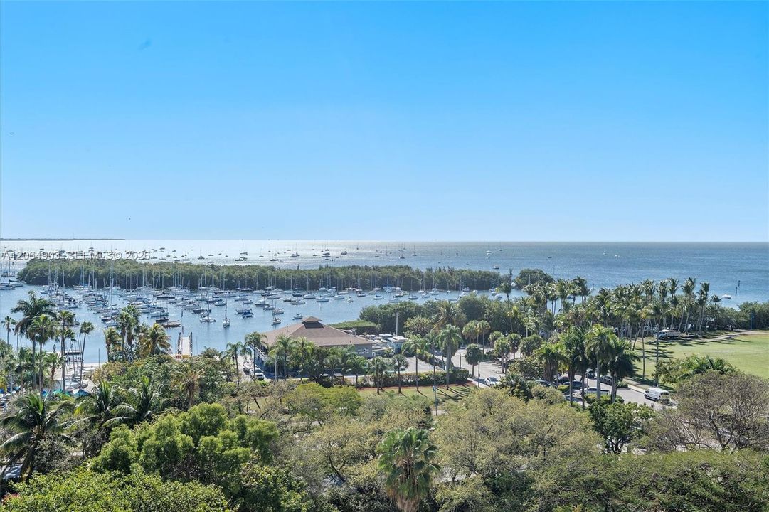 For Sale: $750,000 (1 beds, 1 baths, 693 Square Feet)