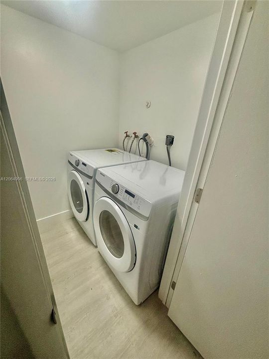 For Sale: $410,000 (3 beds, 2 baths, 1581 Square Feet)