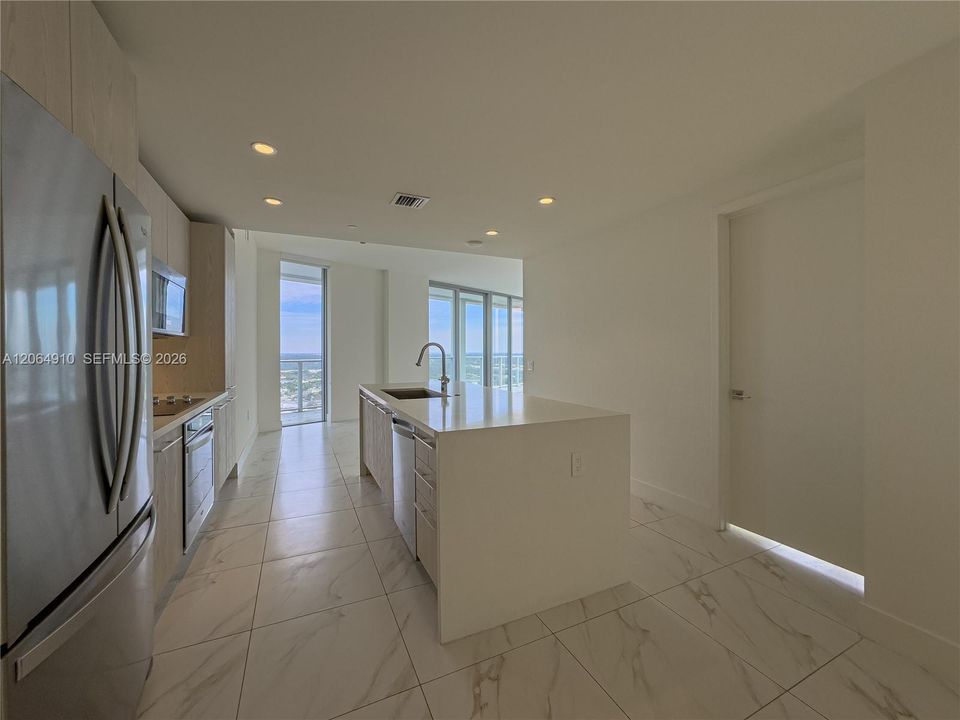 For Rent: $4,100 (3 beds, 3 baths, 1297 Square Feet)