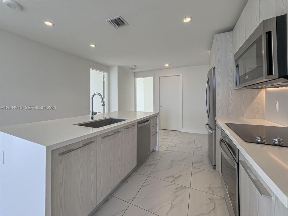 For Rent: $4,100 (3 beds, 3 baths, 1297 Square Feet)
